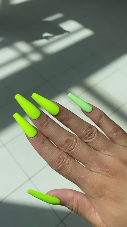 Shades of Summer: In the Limelight | Shades of Green | 20 NAILS PRESS-ON SET